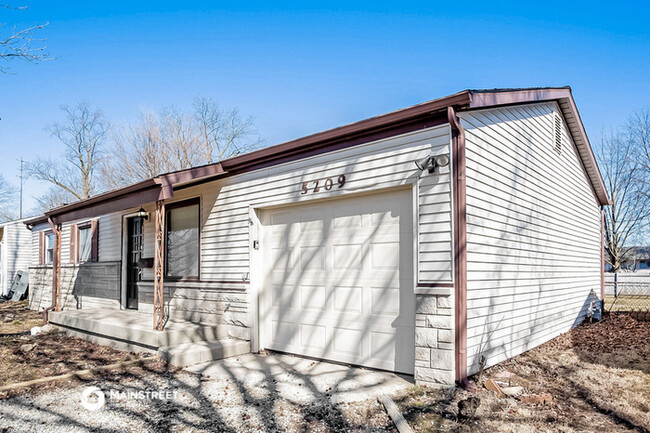Building Photo - 5209 E White Ln