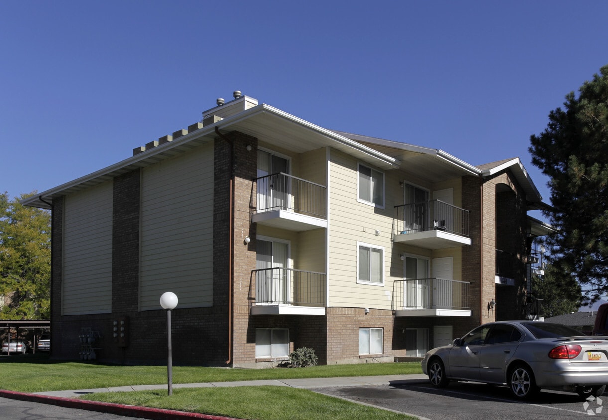 9300 S Redwood Rd
