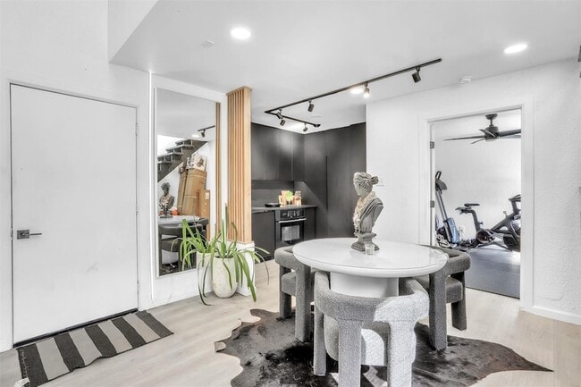 Foto del edificio - 9821 Walnut St