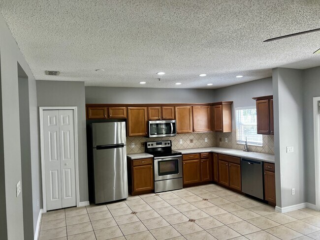 Foto del edificio - 2060 Cypress Bay Blvd