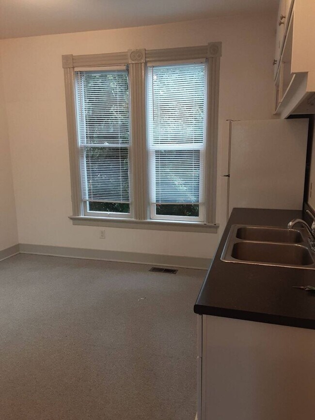 Foto del edificio - 511 E Chestnut St