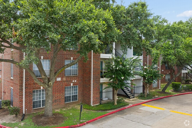 Building Photo - Savannah Place