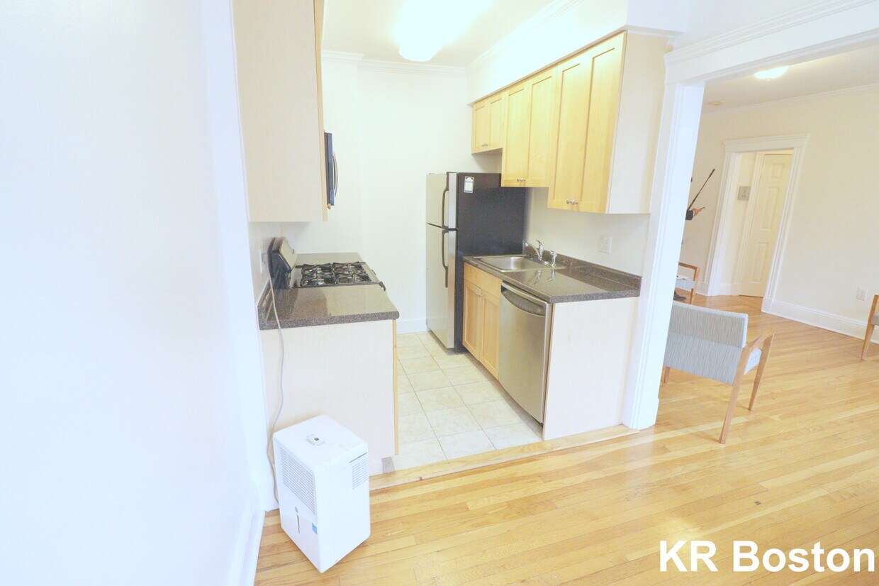Primary Photo - 1 Mellen St