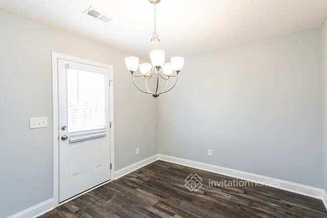 Building Photo - 388 Green Hills Dr