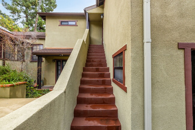 Building Photo - 2746 Marengo Ave