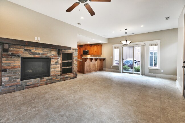 Building Photo - 13639 N Freestyle Ln