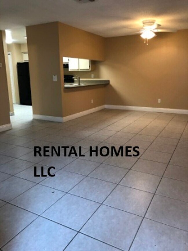 Building Photo - Patio Home with 3 Bedroom and 2 Bathrooms,...