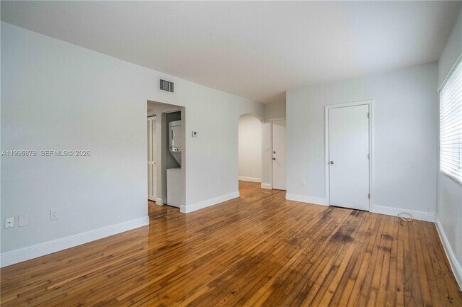 Building Photo - 1007 Bay Dr
