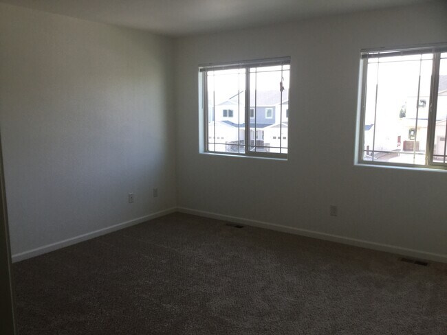 Foto del edificio - 3 BEDROOM, 2.5 BATHROOM SADDLE RIDGE TWINHOME