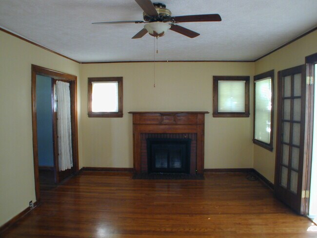 Building Photo - House For Lease