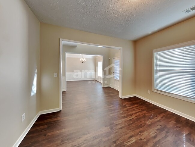 Building Photo - 2145 Village Green Drive