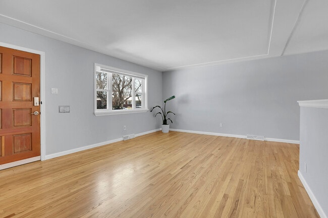 Building Photo - 967 S Jasmine St.