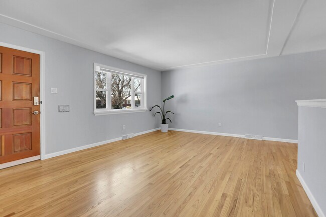 Foto del edificio - 967 S Jasmine St.