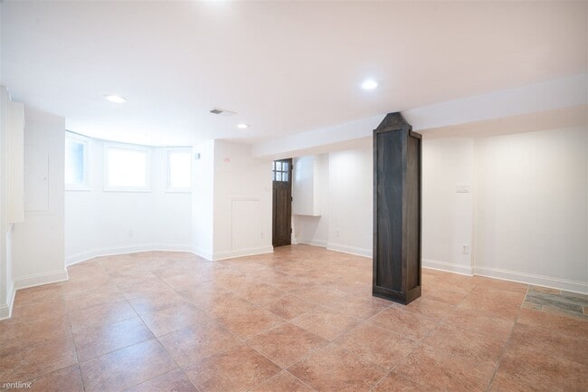 Foto del edificio - Studio, 1 bath Townhome - 619 Florida Aven...