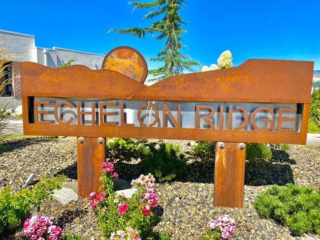 Building Photo - ECHELON