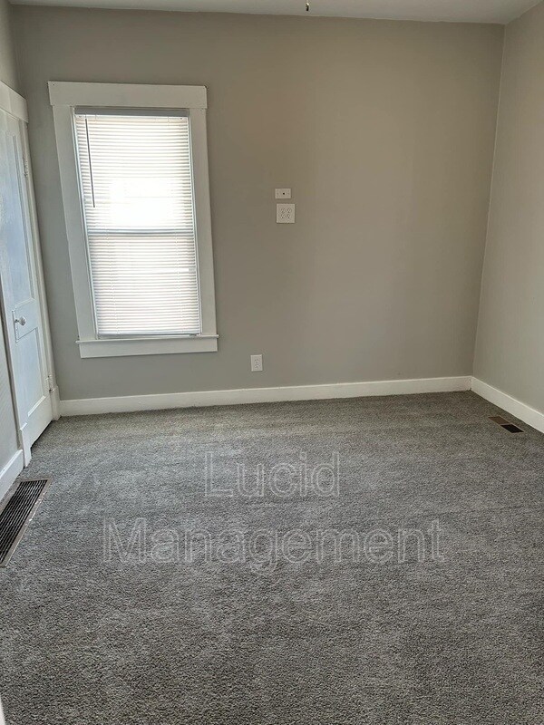 Foto del edificio - 906 Burton Ave