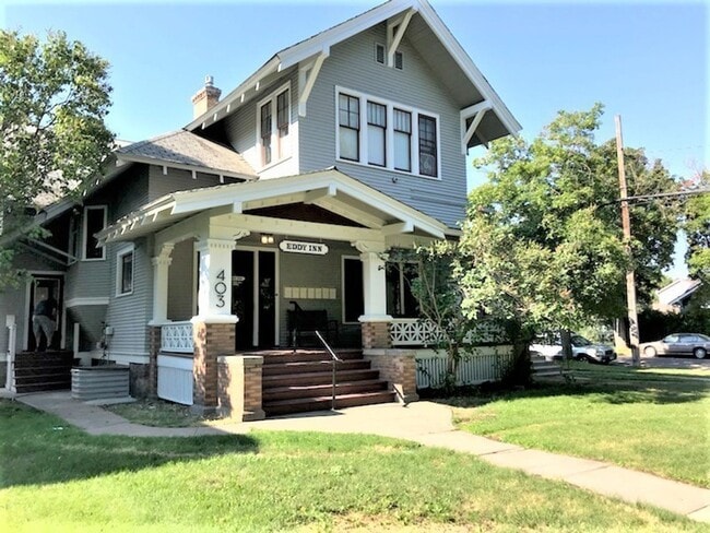 Building Photo - Affordable Newly Renovated Basement Apartment In Beautiful University Building!