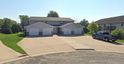 Building Photo - 122-122 Buechner Cir