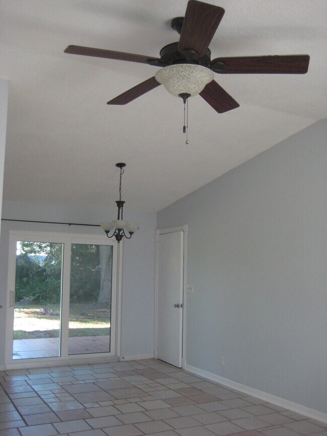 Building Photo - 220 Harpers Ferry Dr
