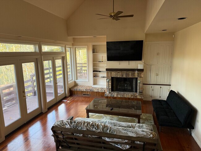 Foto del edificio - 833 Williamsburg Dr