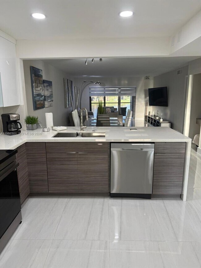 Foto del edificio - 436 Lakeview Dr