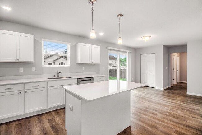 Foto del edificio - 105 Iris Ct