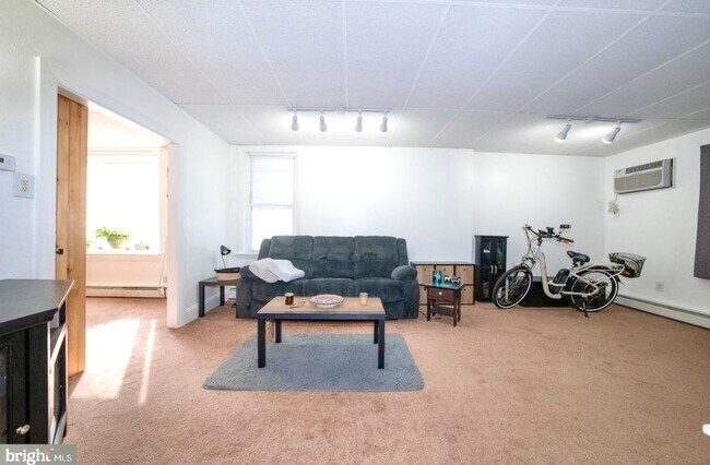 Foto del edificio - 206 E Hinckley Ave