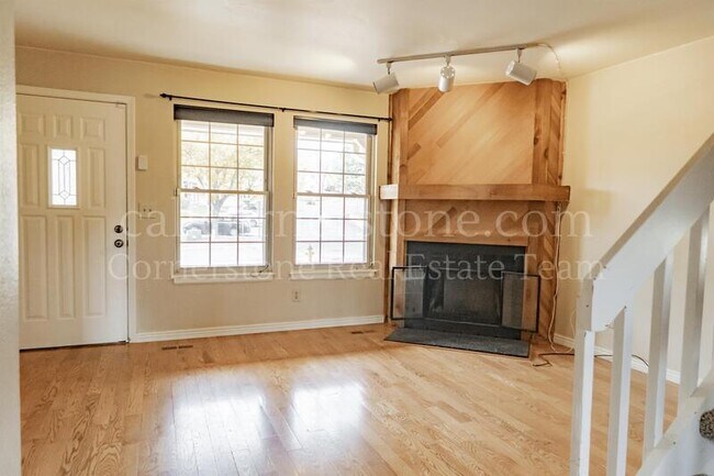 Building Photo - 471 Rolling Hills Dr