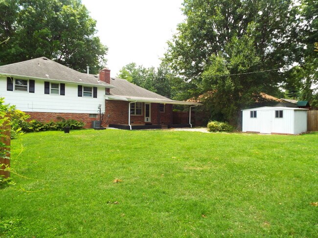 Foto del edificio - 4 Bedroom 2 Bathroom home in Willard Schoo...
