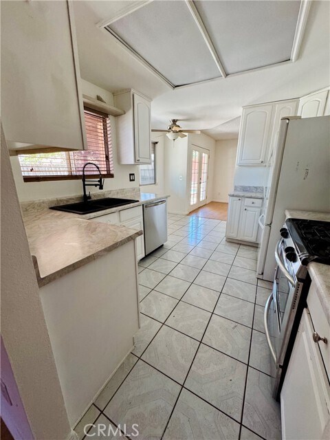 Building Photo - 38252 La Loma Ave