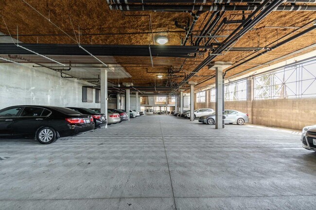 Foto del edificio - 301 Crescent Ct