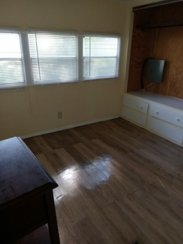 Foto del edificio - 115 Wilford Ct