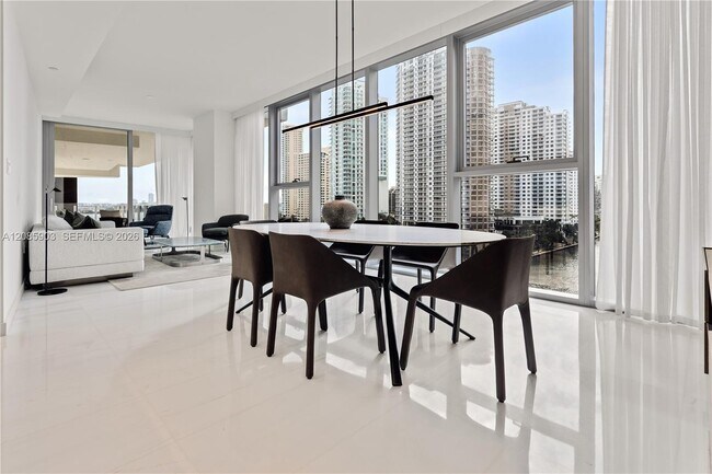 Foto del edificio - 300 Biscayne Blvd Way