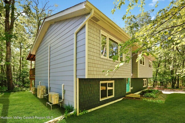 Building Photo - 20 Mary Lou Ln