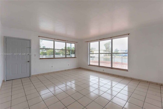 Building Photo - 1255 Marseille Dr