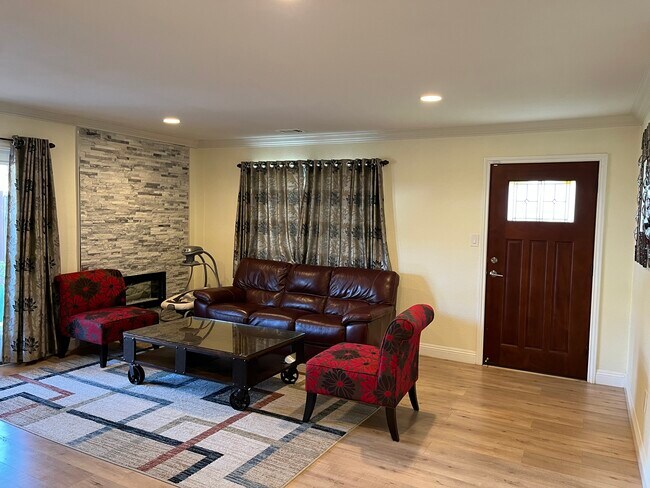 Building Photo - 1641 Edsel Dr