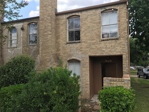 Building Photo - 8646 Maplecrest Dr