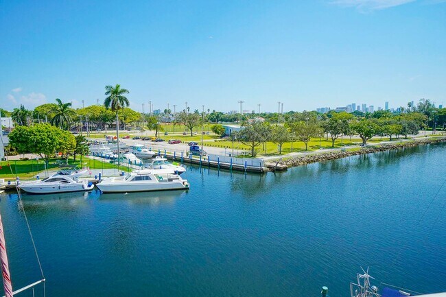 Foto del edificio - 2415 NW 16th St Rd