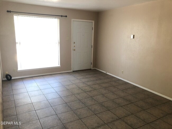 Building Photo - 10073 Kirwood St