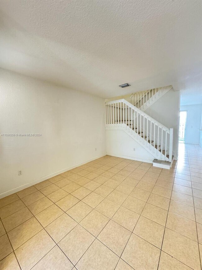 Foto del edificio - 8615 NW 112th Path
