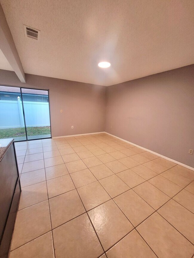 Foto del edificio - Spacious 3 bed 2 bath home in Kissimmee