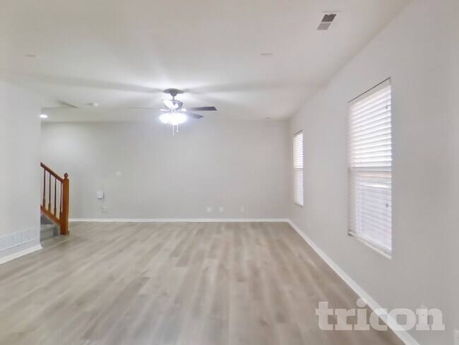 Foto del edificio - 6275 Wescroft Ave