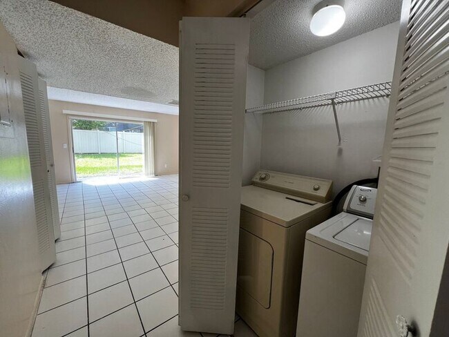 Building Photo - 12124 Napiers Cir