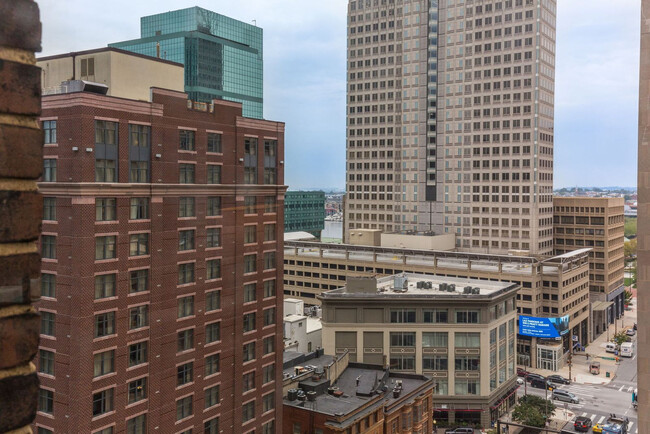 Building Photo - 10 Light St