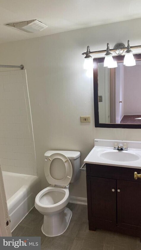 Foto principal - 7527 Riverdale Rd
