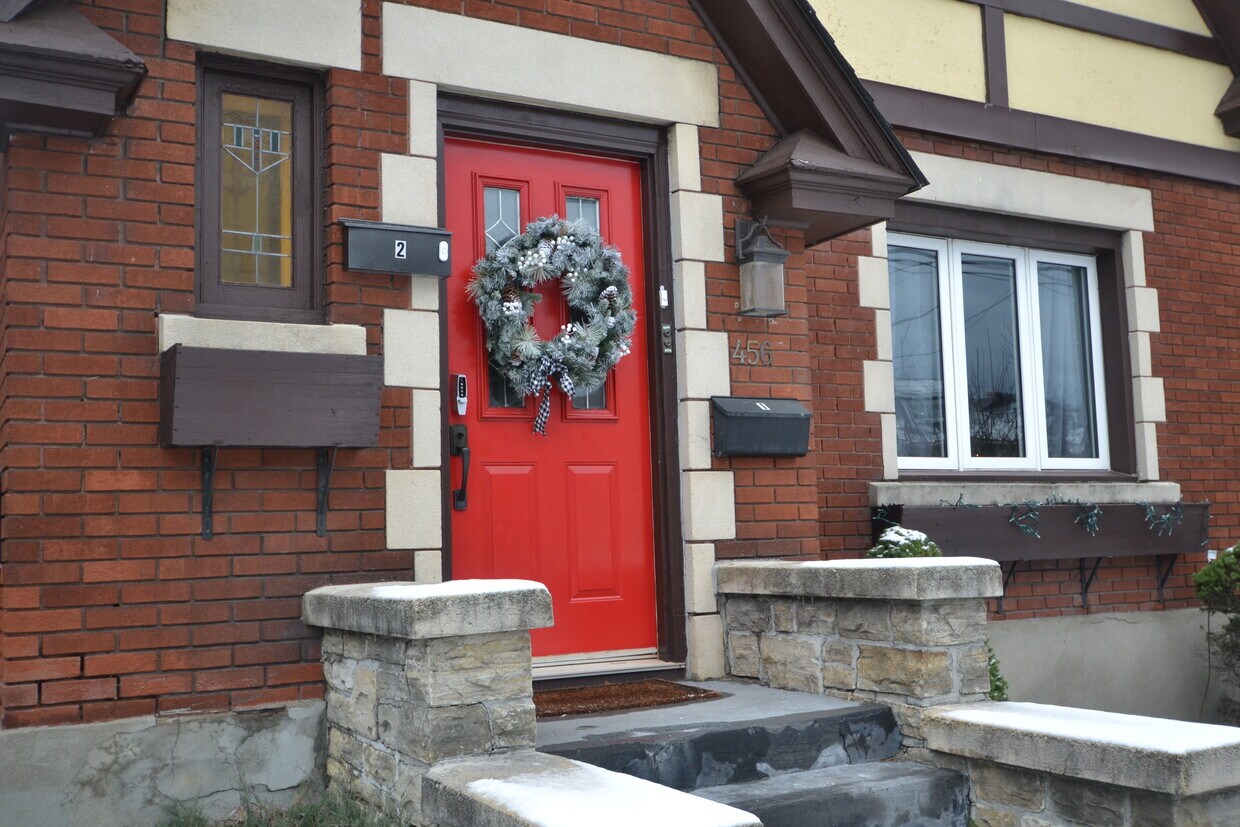 Primary Photo - 456 Holland Av