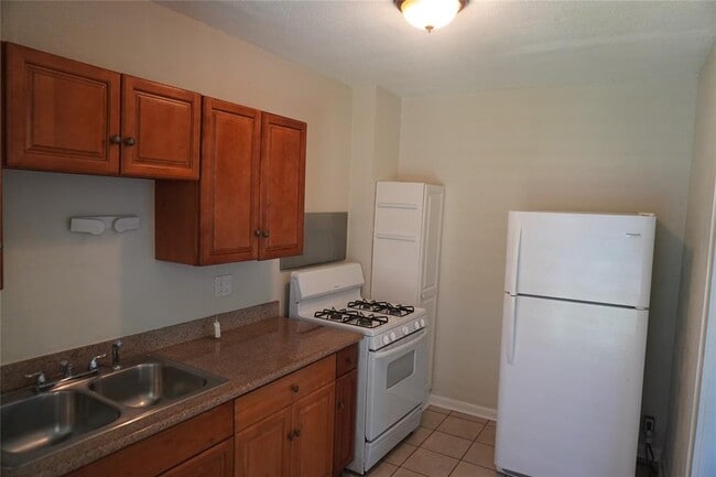 Building Photo - 4728 Avenue R 1/2