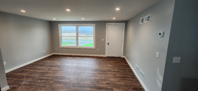 Building Photo - 2314 N Penryn Rd