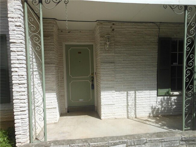 Foto del edificio - 2516 Enfield Rd