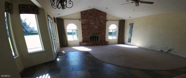Building Photo - 1470 Foxenwood Dr